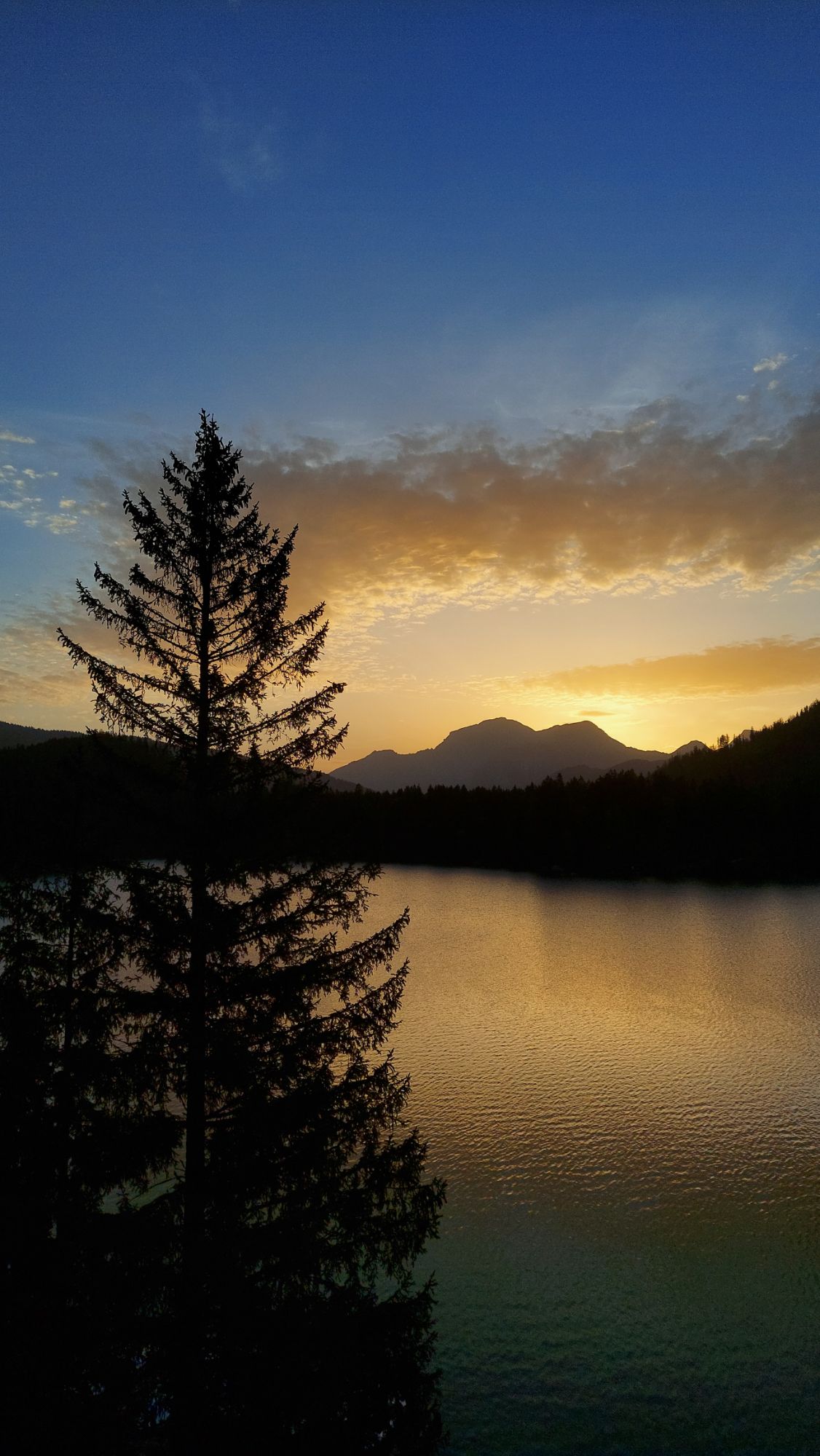 Hintersee and Hoher Göll in sunrise.