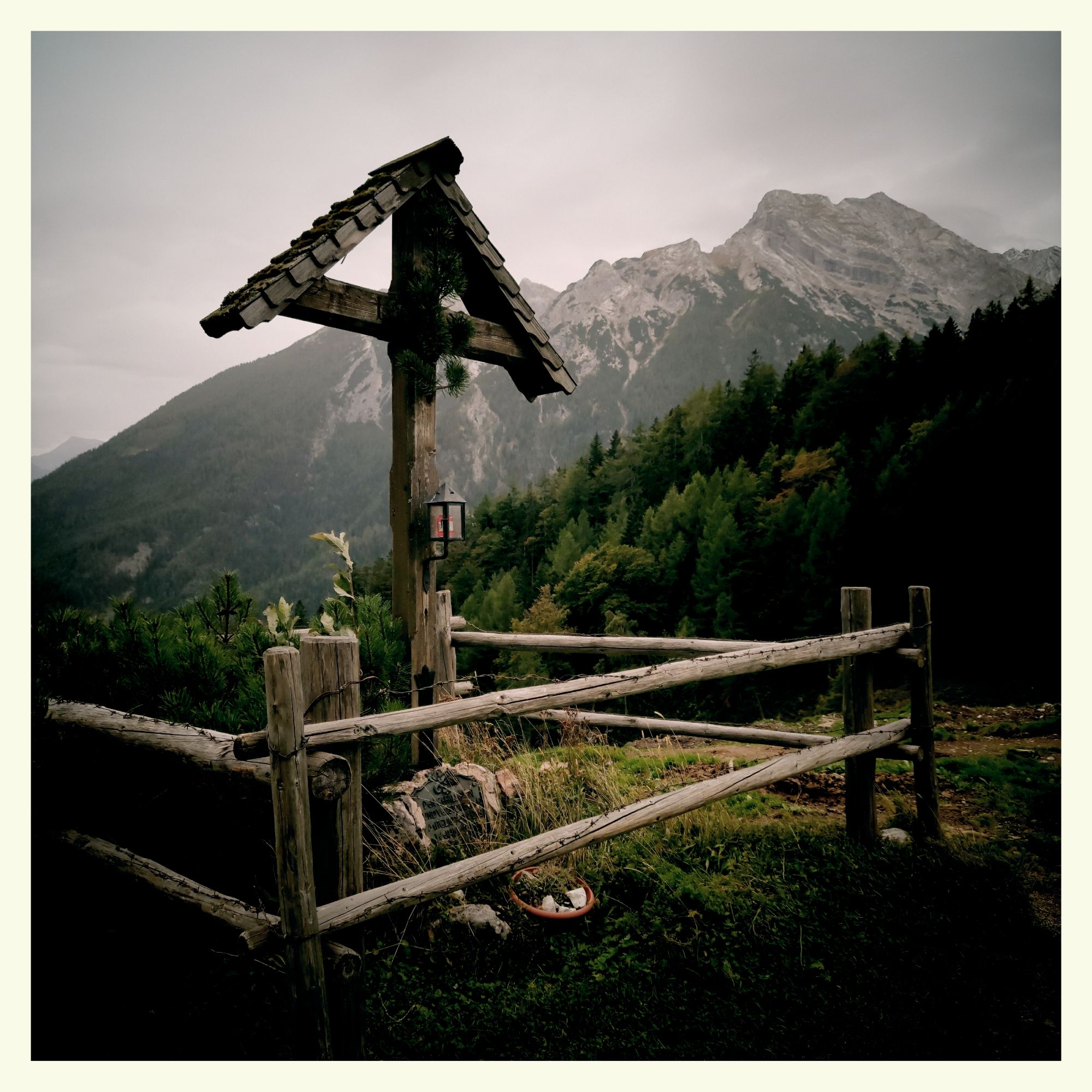 Memorial on Halsalm, Hochkalter in the back.